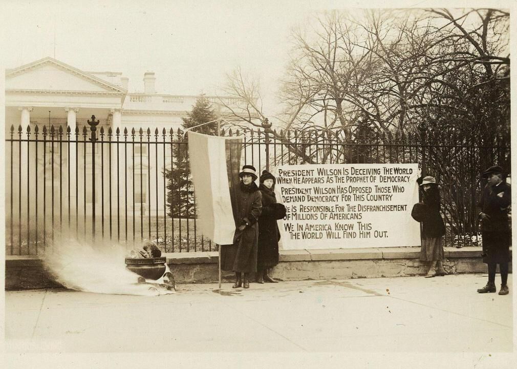 1919: National Women's Party sparks ‘Watchfires of Freedom’